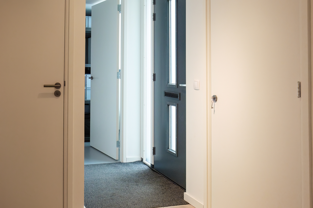 Aluminium kozijnen plaatsen in Wijchen door Jeffrey Rossen Bouw.